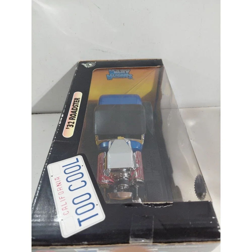 Muscle Machines 71166 1:18 Diecast 1932 Ford Roadster Hot Rod w/box